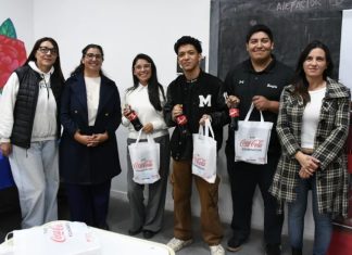 IMPULSO TECNOLÓGICO: LA MUNICIPALIDAD Y COCA COLA ENTREGARON 30 TABLETS A EMPRENDEDORES