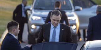 ADORNI INTENTÓ MANIPULAR AL CONTRATISTA Y DE PASO LE PIDIÓ: “ME SALTA LA TÉRMICA DEL CUBÍCULO”