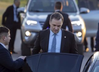 ADORNI INTENTÓ MANIPULAR AL CONTRATISTA Y DE PASO LE PIDIÓ: “ME SALTA LA TÉRMICA DEL CUBÍCULO”