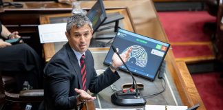 EL OFICIALISMO SESIONA EN DIPUTADOS Y QUIERE HACER DE CUENTA QUE NO EXISTE EL ADORNIGATE