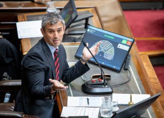 EL OFICIALISMO SESIONA EN DIPUTADOS Y QUIERE HACER DE CUENTA QUE NO EXISTE EL ADORNIGATE