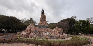 EL MONUMENTO A GÜEMES SE PONE A PUNTO Y APELAN AL CUIDADO DE LOS VECINOS