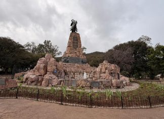 EL MONUMENTO A GÜEMES SE PONE A PUNTO Y APELAN AL CUIDADO DE LOS VECINOS