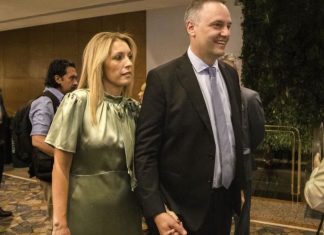 TRAS EL ESCÁNDALO DE ADORNI, BETTINA ANGELETTI REAPARECIÓ EN UN EVENTO EMPRESARIAL