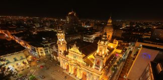 CON NUEVA ILUMINACIÓN, LA CATEDRAL SE PREPARA PARA RECIBIR A MILES DE FIELES