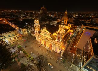 CON NUEVA ILUMINACIÓN, LA CATEDRAL SE PREPARA PARA RECIBIR A MILES DE FIELES