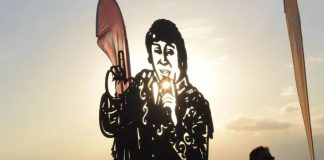 RICKY MARAVILLA TIENE SU ESTATUA
