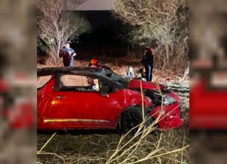 IMPERICIA AL PALO EN SAN LORENZO: CUATRO BORRACHOS VOLCARON Y UNO SALIÓ VOLANDO POR EL PARABRIOSAS DELANTERO