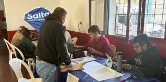 MÁS DE 300 VECINOS DE BARRIO VICENTE SOLÁ GESTIONARON TRÁMITES CERCA DE SUS HOGARES