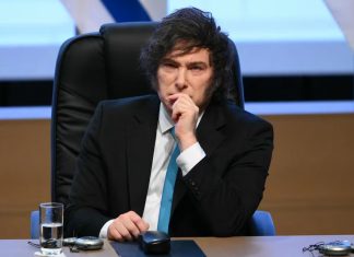 EL RIESGO PAÍS SE DISPARÓ Y CAYERON LOS BONOS